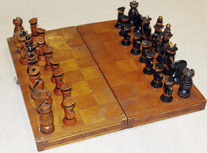 Шахматная доска с фигурами из ГУЛАГа