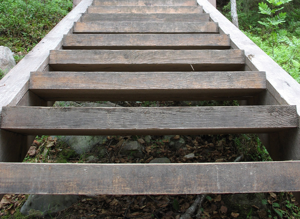 Ступени лестницы на Секирную гору
