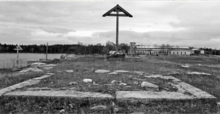 фундамент церкви во имя преподобного на кладбище Большого Соловецкого острова