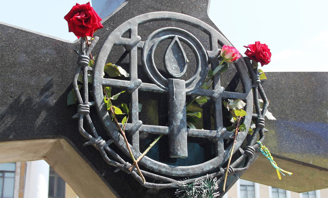 Фрагмент меморіального хреста